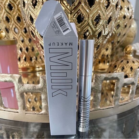 NWT  Voluminous Mascara - Picture 9 of 10